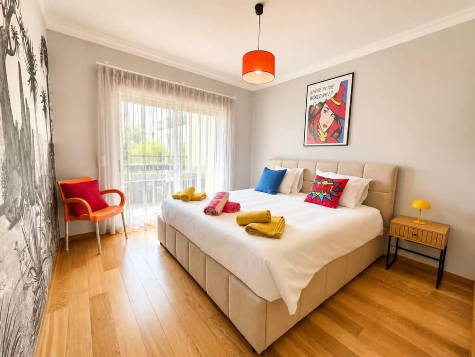 Lagos Pop Art | Piscina, Design e Central Apartment in Lagos