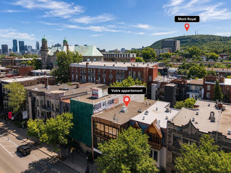 Le coeur du Plateau Mont-Royal Charme Montréalais Apartment in Laval