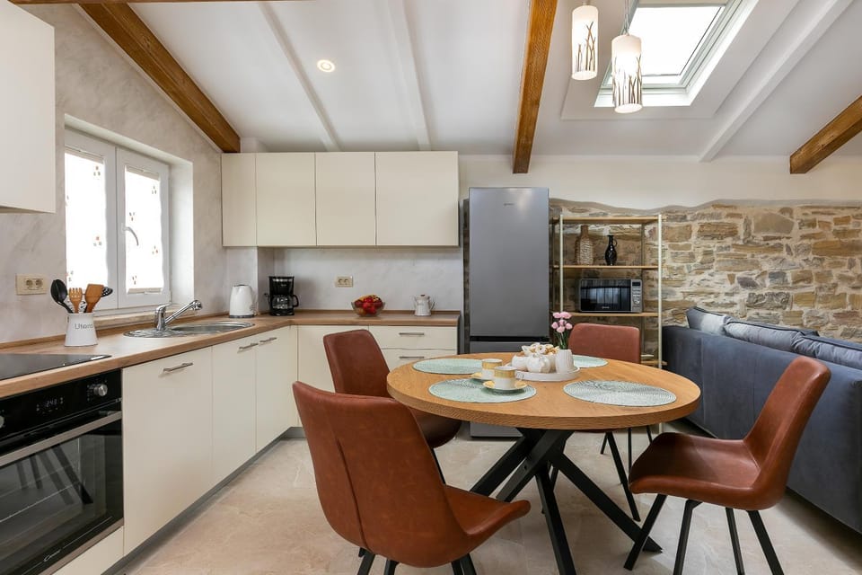 Kitchen or kitchenette, Dining area, dishwasher, oven, stove