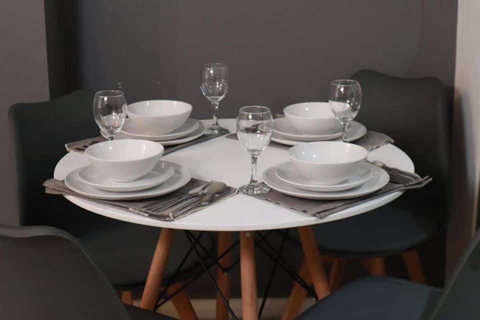 Luxury Modern Flat BHX NEC Solihull Hospital Free Parking Apartment in Solihull