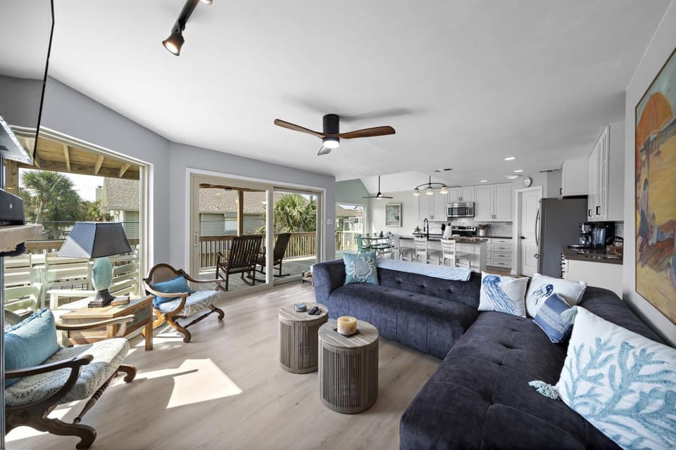 Pet Friendly VIEWS 4 min to Beach New Listing House in Hitchcock