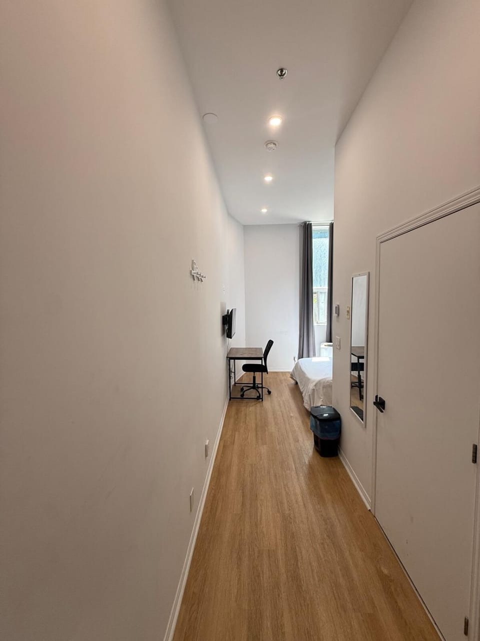 Modern Studio Downtown MTL for 2 with Free Parking Apartment in Montreal