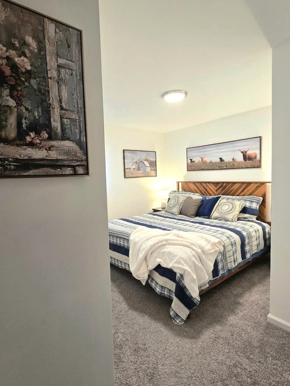 3 BR Walnut Creek Concerts, Fenced Yard, King bed, Downtown House in Raleigh
