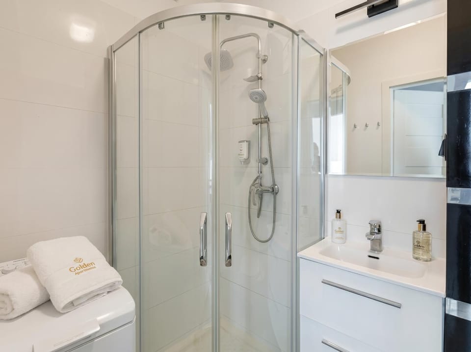 Shower, Bathroom, towels