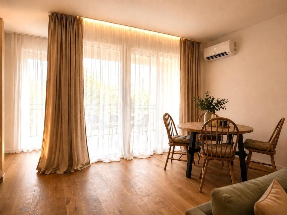 Seating area, Dining area