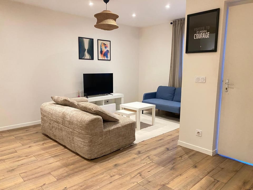 Communal lounge/ TV room, TV and multimedia, Living room