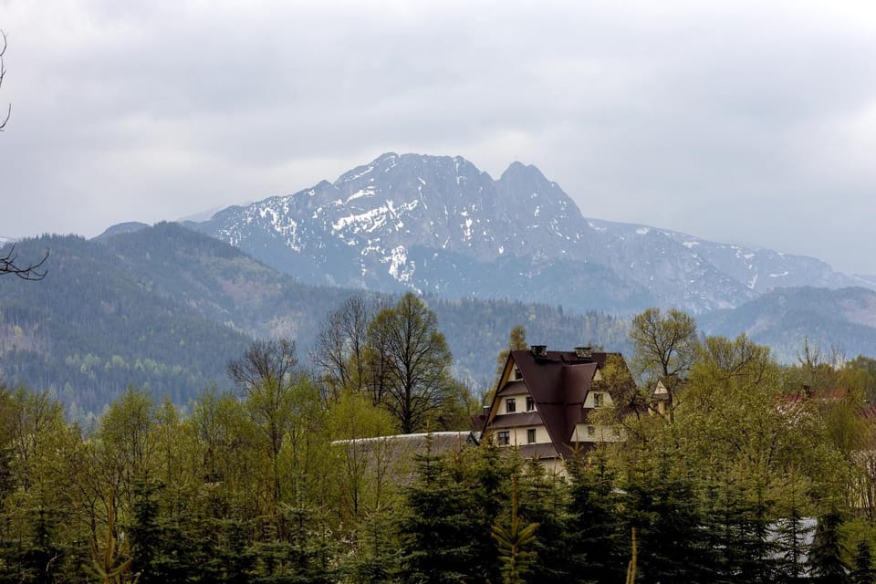 Nearby landmark, Spring, Day, Natural landscape, Mountain view