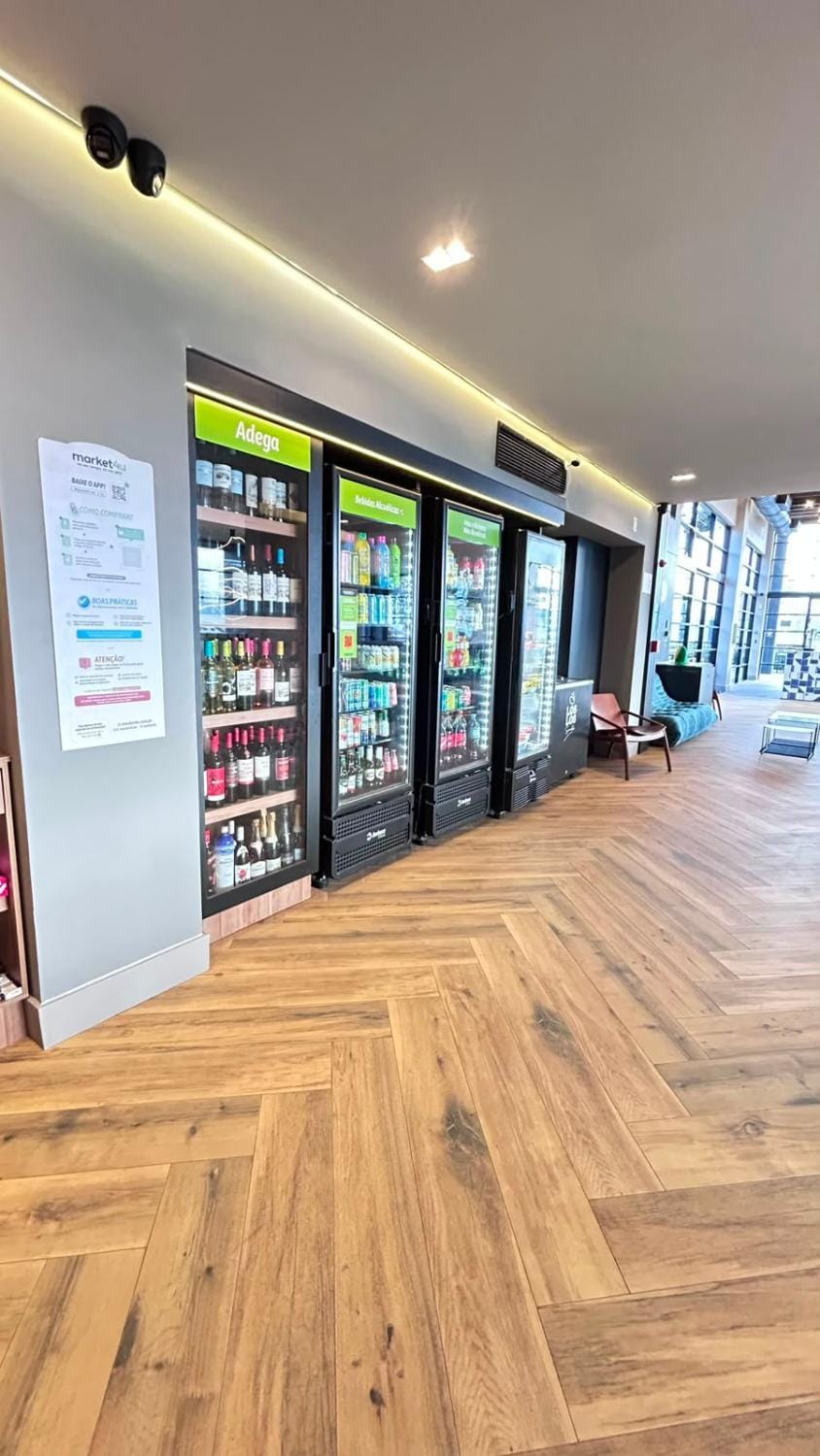 Lounge or bar, Supermarket/grocery shop