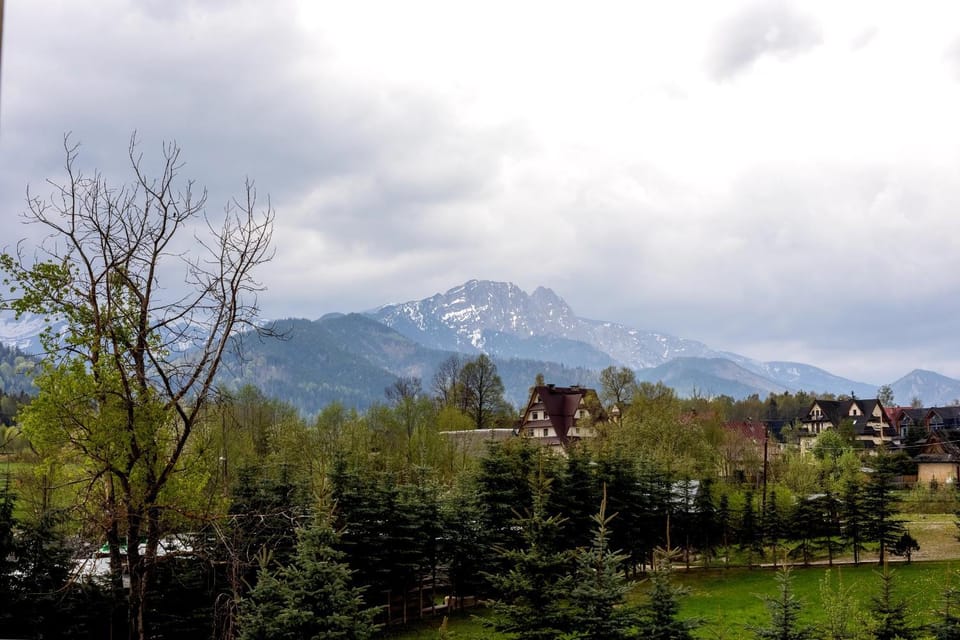 Nearby landmark, Spring, Day, Natural landscape, Mountain view