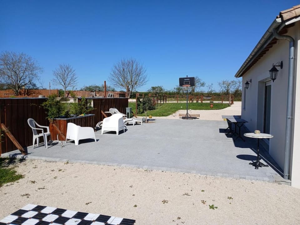 O2 Yourtes House in Nouvelle-Aquitaine