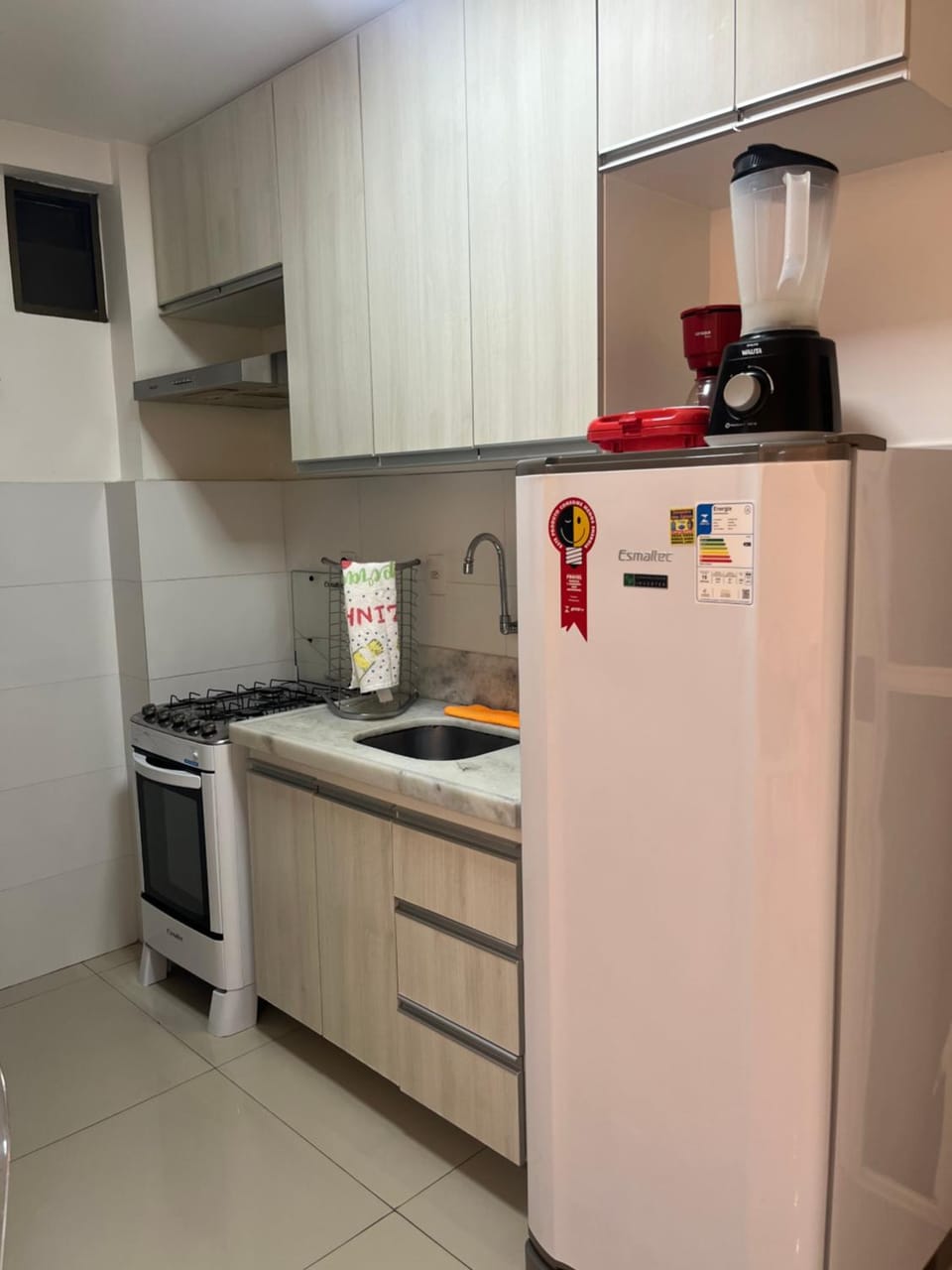 Kitchen or kitchenette, minibar, oven, stove