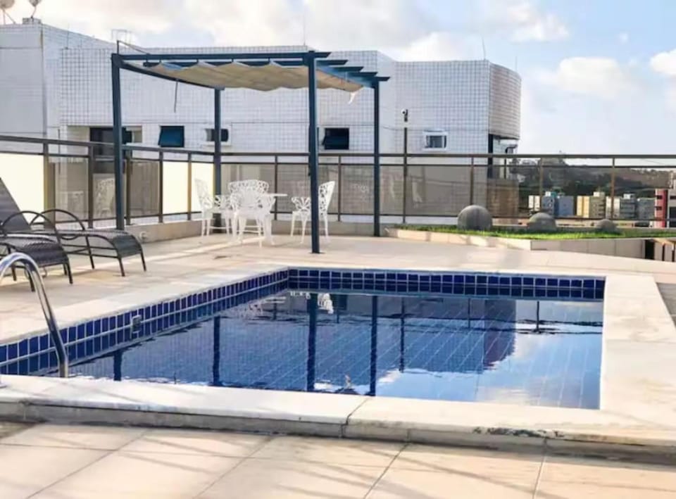 Day, Swimming pool