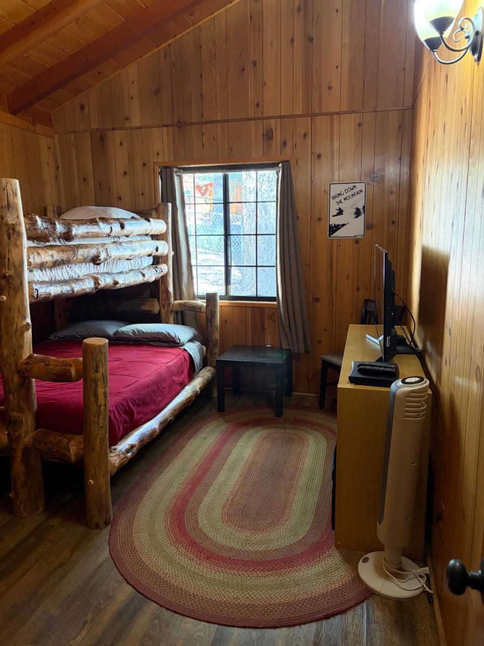 Sierra Pines Chalet Near Ski Slopes and Hiking,Biking Trails House in Big Bear