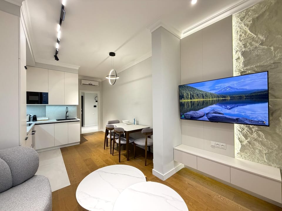 TV and multimedia, Kitchen or kitchenette, Dining area, oven