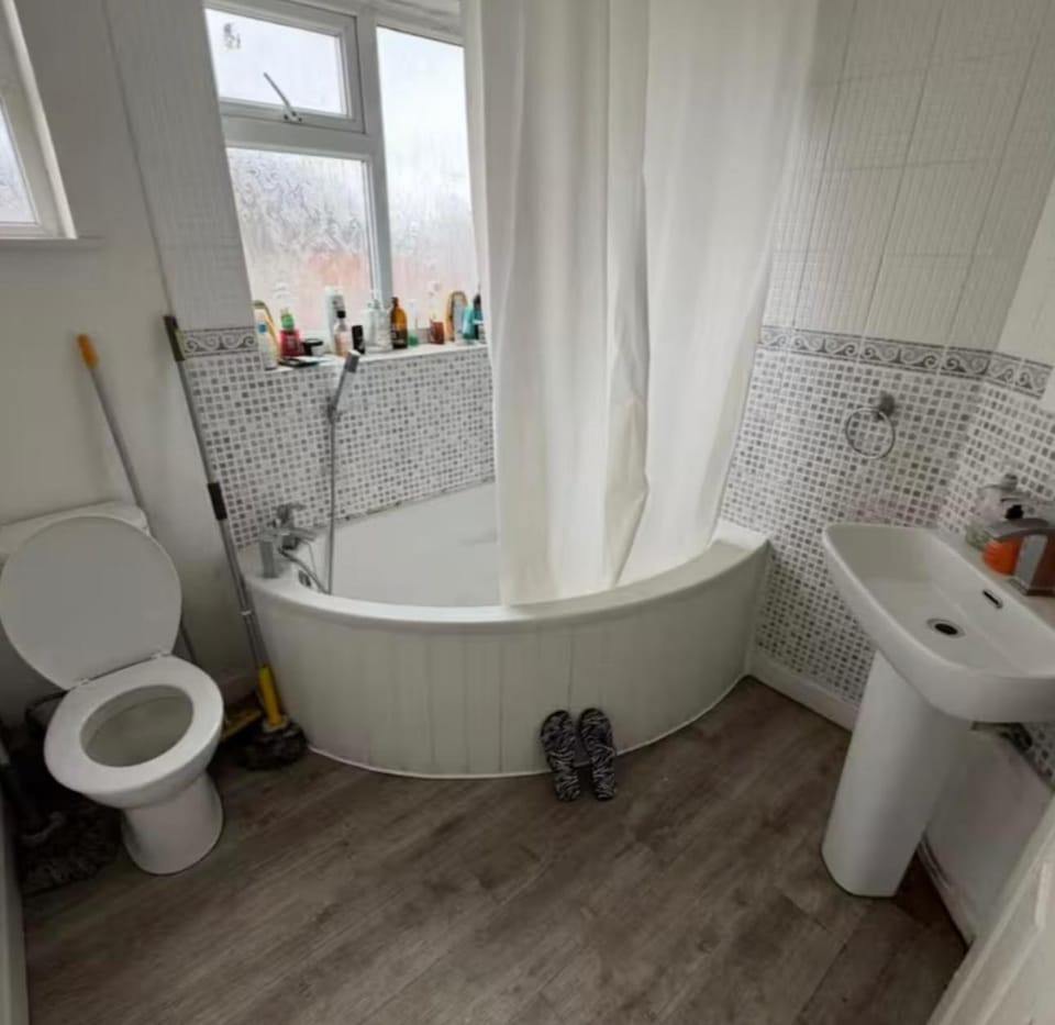 Budget Stay with Self Check-in Vacation rental in Coventry