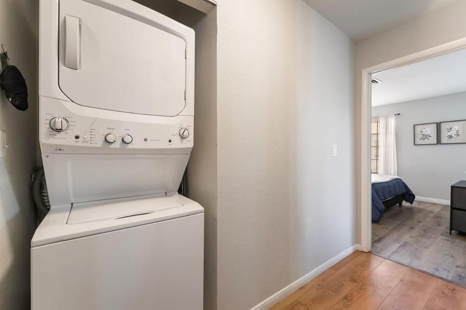 Modern 2BR Condo Near the Las Vegas Strip Apartment in Spring Valley