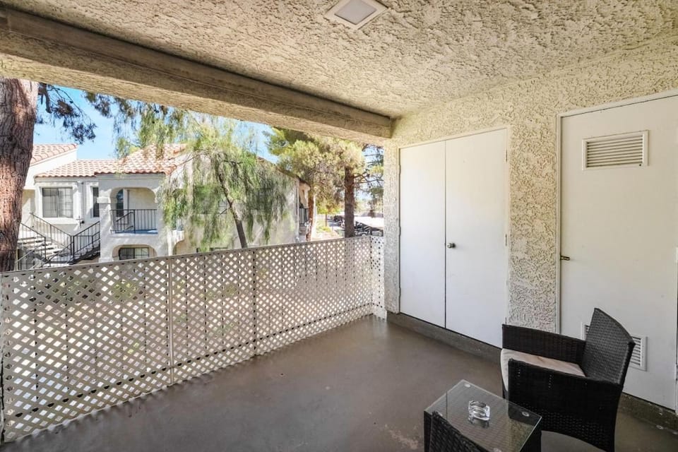 Modern 2BR Condo Near the Las Vegas Strip Apartment in Spring Valley