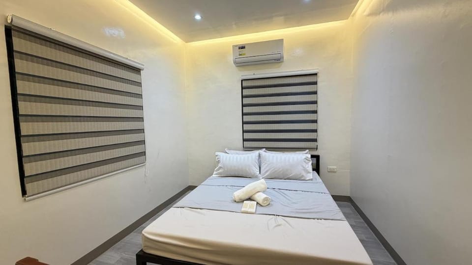 Bed, Photo of the whole room, Bedroom, towels, air conditioner