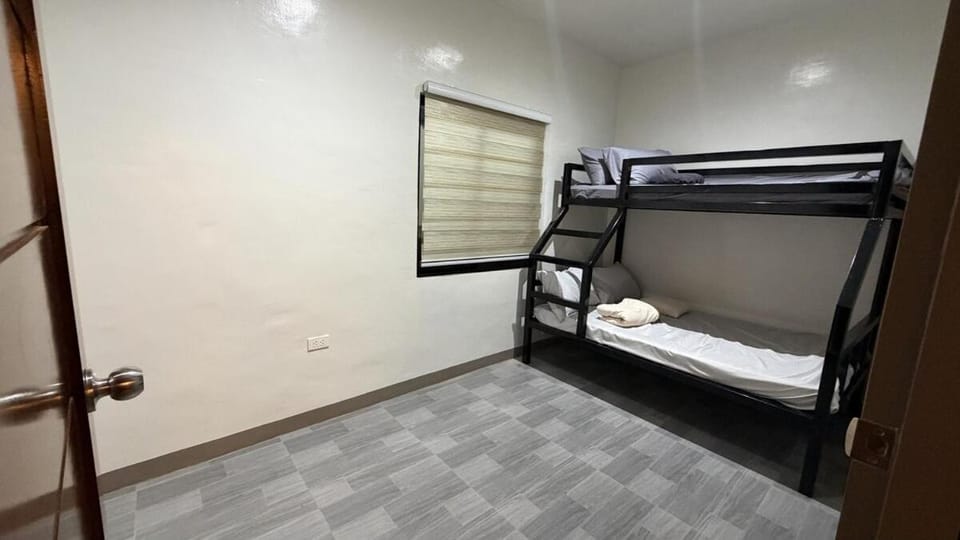 Bed, Photo of the whole room, Bedroom, bunk bed, towels