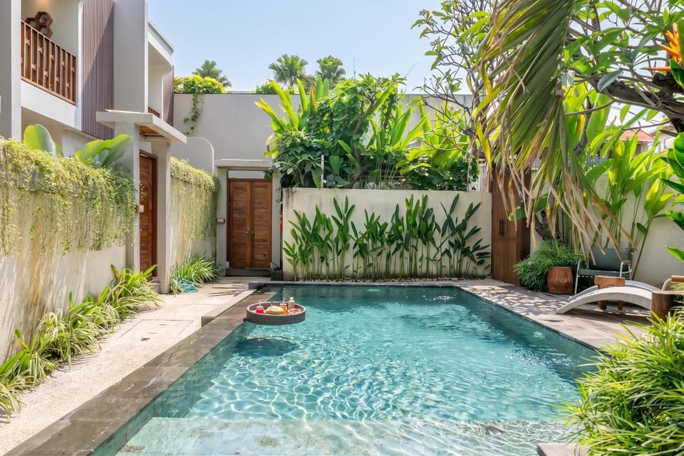 Patio, Swimming pool, Swimming pool, sunbed