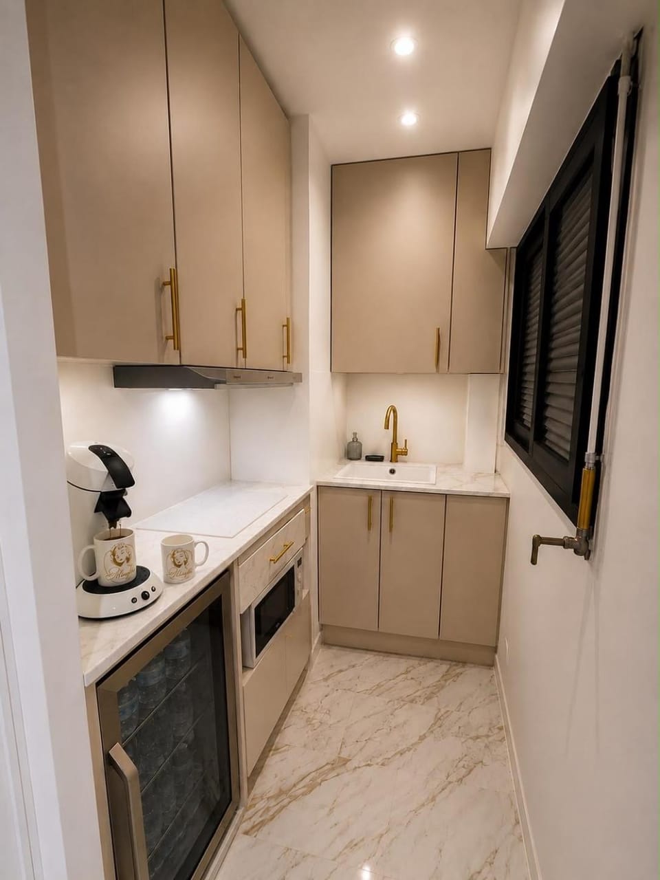 Coffee/tea facilities, minibar, stove