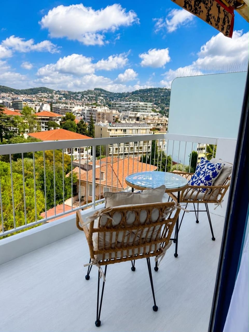 View (from property/room), Seating area, Dining area, Mountain view