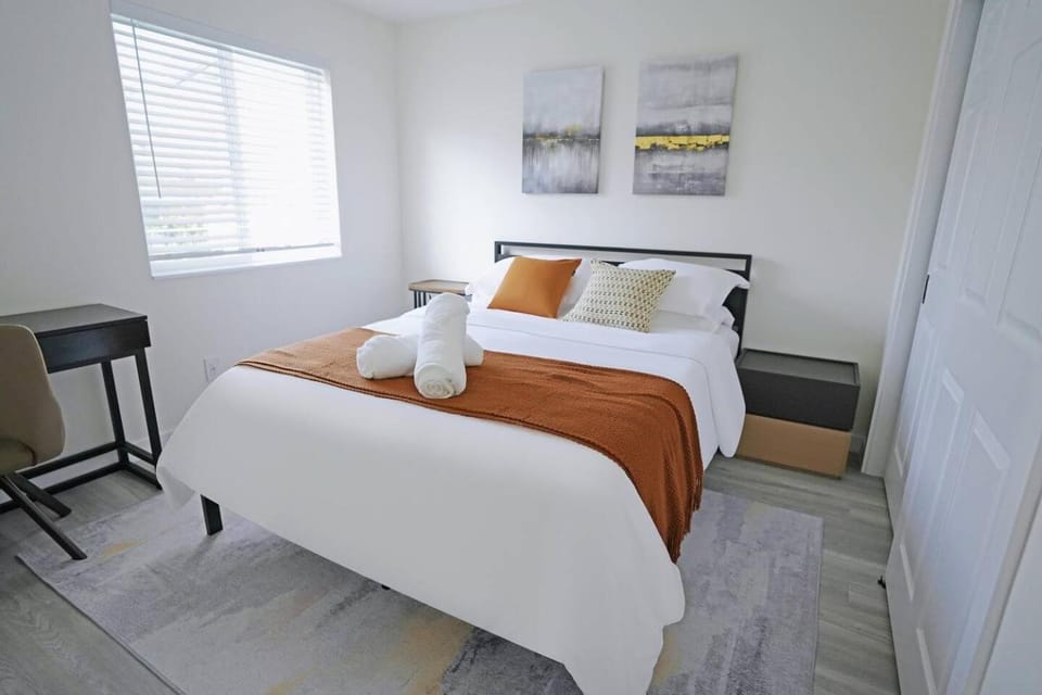 Modern 3BR 2BA Smart Toilets EV Charging SFO House in Daly City
