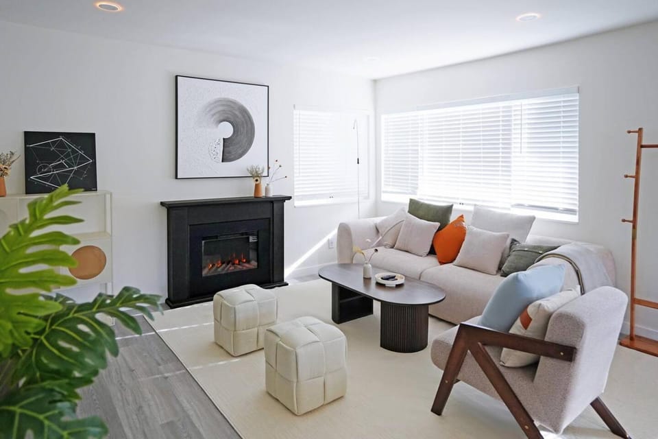 Modern 3BR 2BA Smart Toilets EV Charging SFO House in Daly City