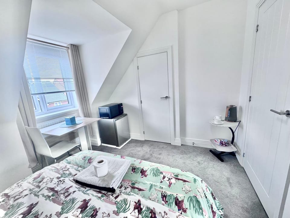 Comfortable En-suite room in peaceful Hampton Home Vacation rental in Huntingdonshire District