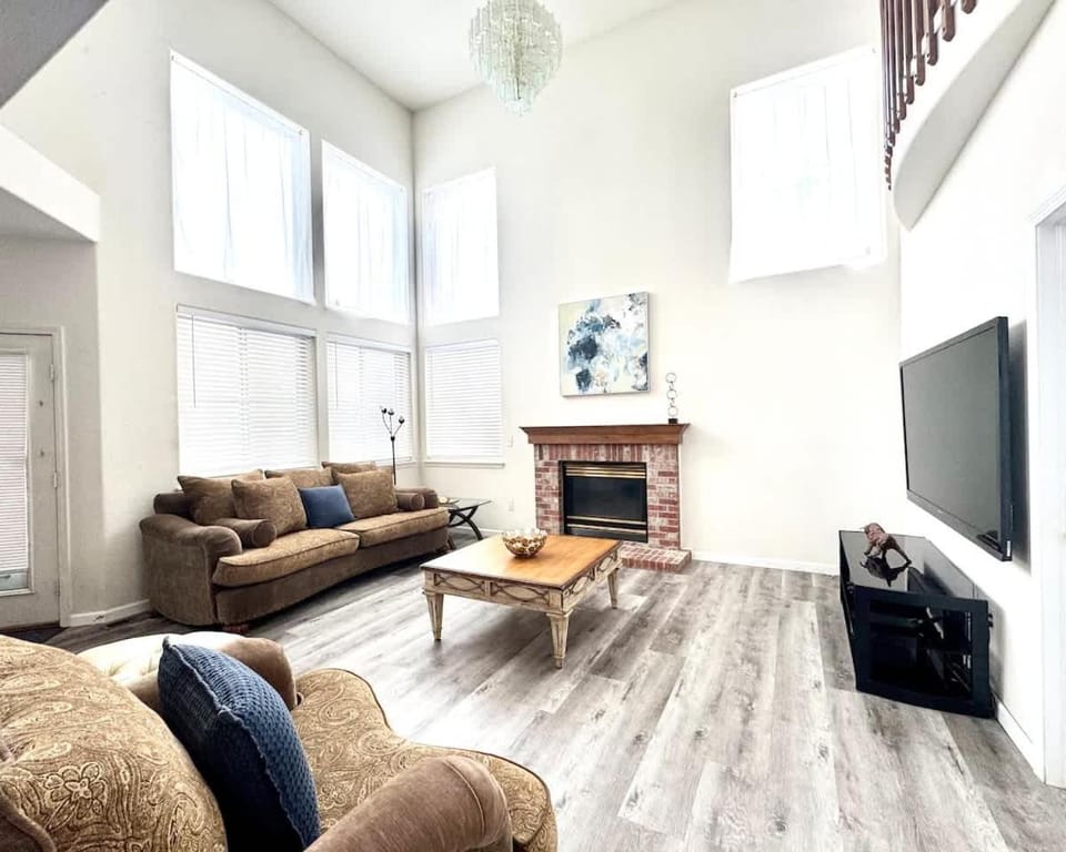 7BR-5bath-Near ScenicTrail-Easy Access to Downtown House in Northglenn