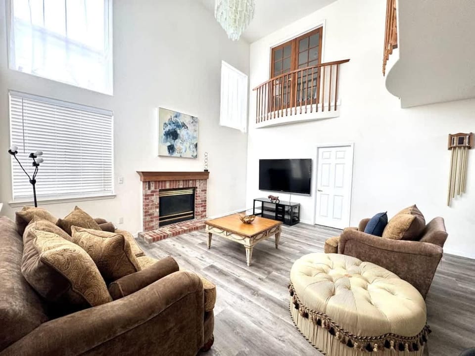 7BR-5bath-Near ScenicTrail-Easy Access to Downtown House in Northglenn