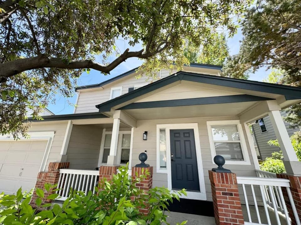 Modern Home Easy to Downtown-Scenic Trail House in Northglenn