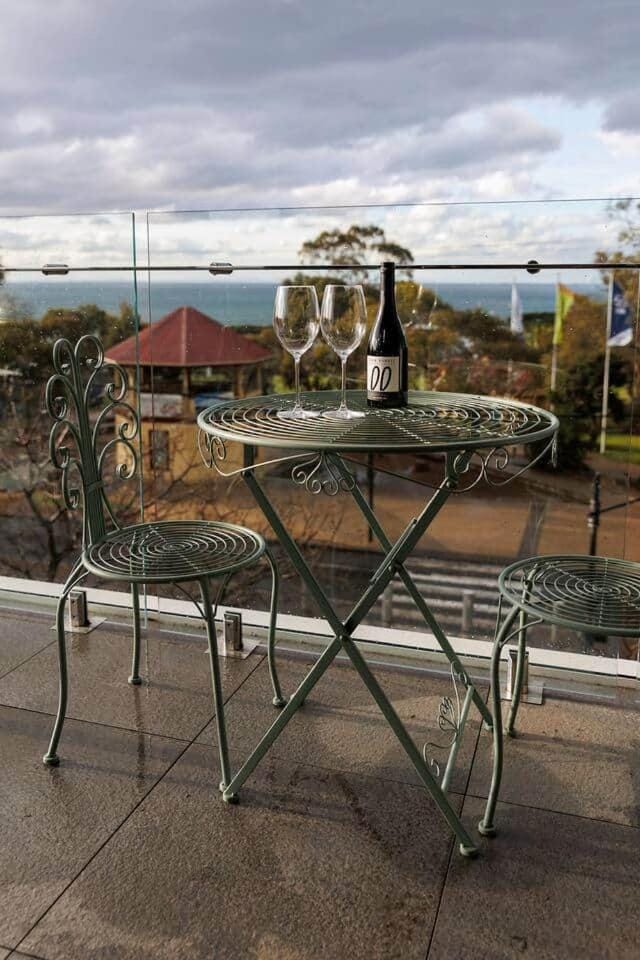 Ocean-View Apartment in Heart of Portarlington Apartment in Portarlington