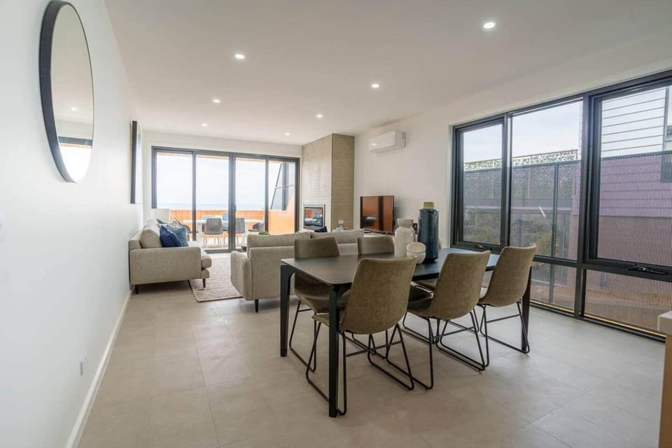 Bayview Coastal Retreat – Modern 3BR Home House in Portarlington