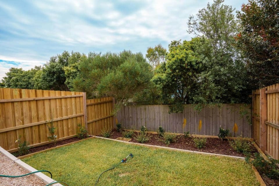 Bayview Coastal Retreat – Modern 3BR Home House in Portarlington