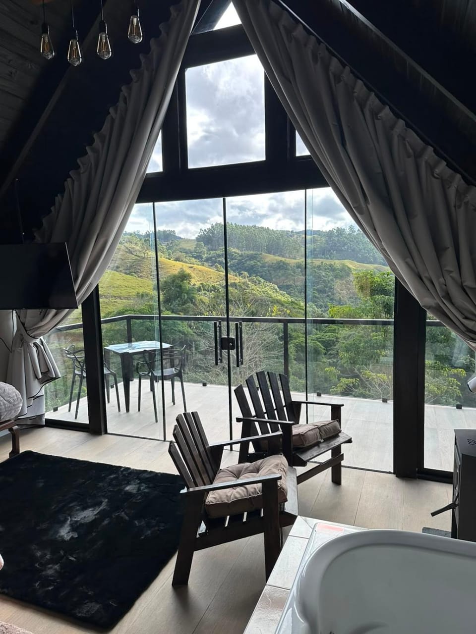Bed, Natural landscape, Hot Tub, View (from property/room), Balcony/Terrace, Photo of the whole room, Dining area, Bedroom, Mountain view
