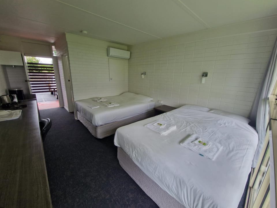 Hilltop Hotel Hotel in Lismore