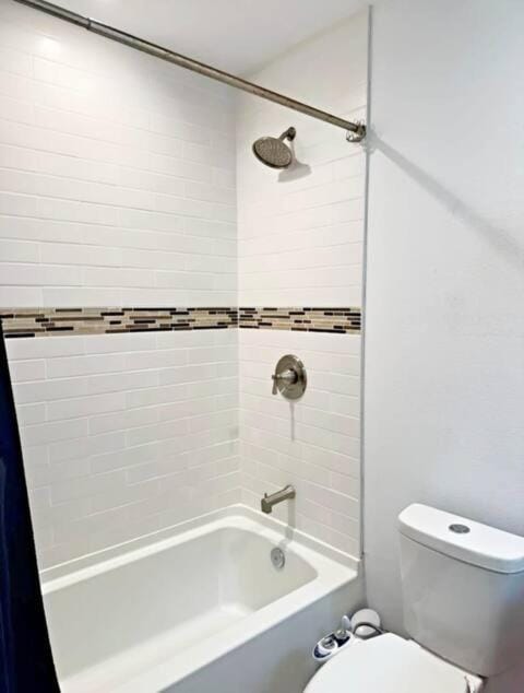 East ATX Private Room & Ensuite Bath - 5 min to DT Vacation rental in Austin