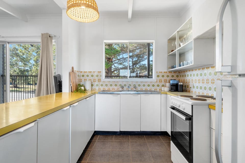 Beach Street Bungalow House in Vincentia