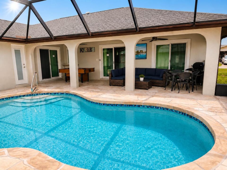 Tu Casa Lejos De Casa 4 BR POOL PET Friendly House in Port Charlotte