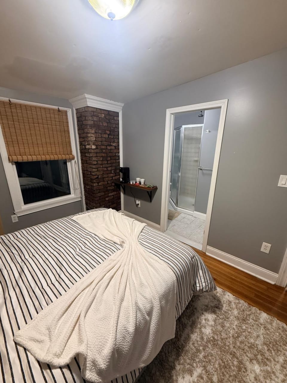 Grey comfort room Bed and Breakfast in New London