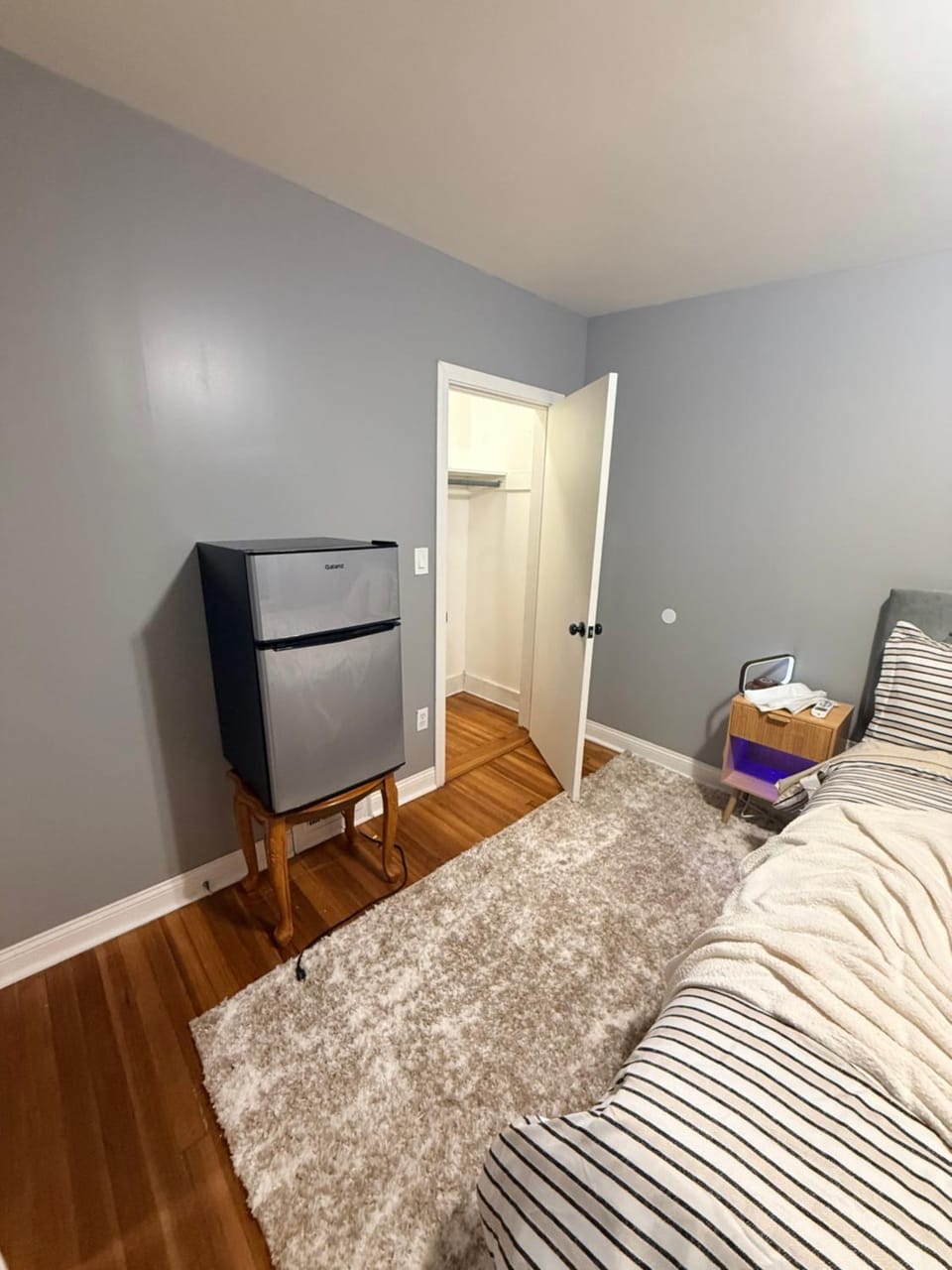 Grey comfort room Bed and Breakfast in New London