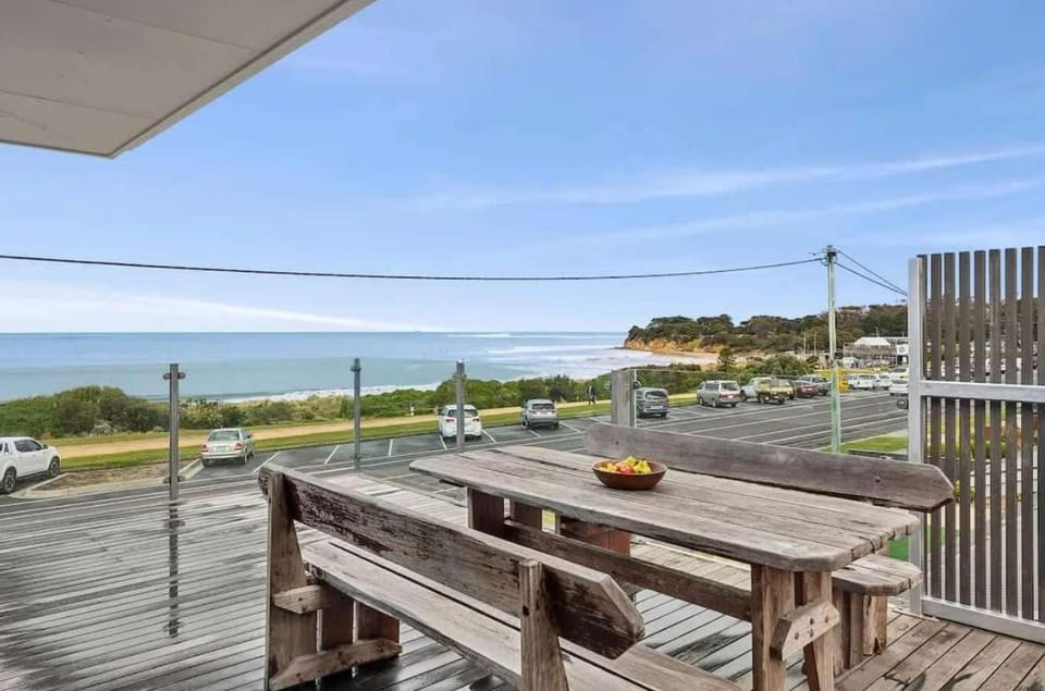 Front Row Seats on the Esplanade Apartment in Torquay