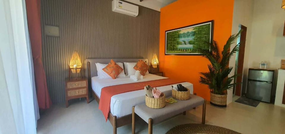 Photo of the whole room, Bedroom