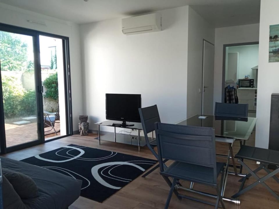 Charming new house with terrace and parking House in La Rochelle