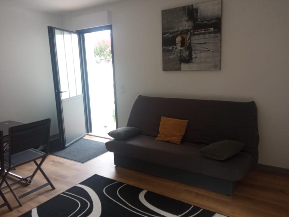 Charming new house with terrace and parking House in La Rochelle
