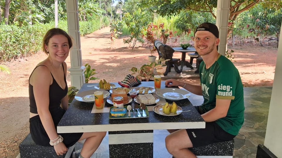 Restaurant/places to eat, Day, Garden, Food and drinks, Garden view, Lunch, Dinner, Drinks, group of guests
