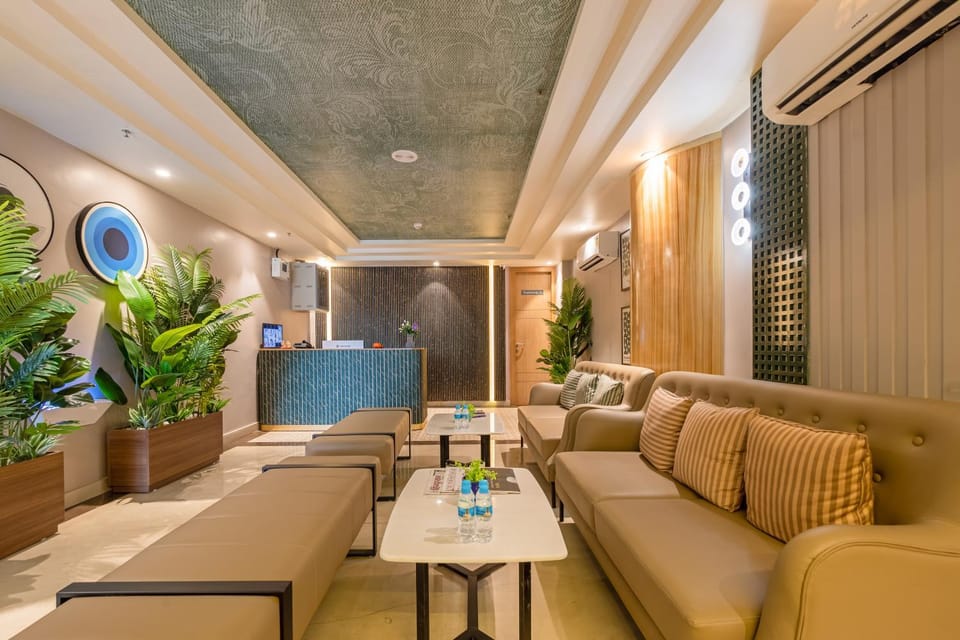 Lobby or reception, Seating area, air conditioner