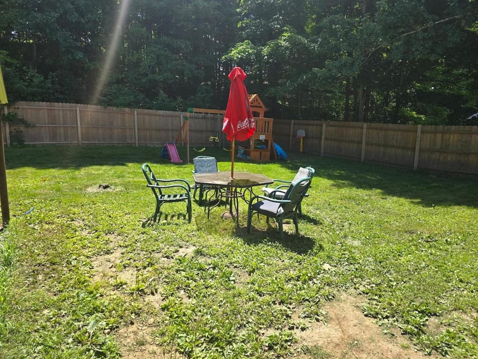 Lakes Region Family Getaway & Pet Friendly House in Lake Winnisquam