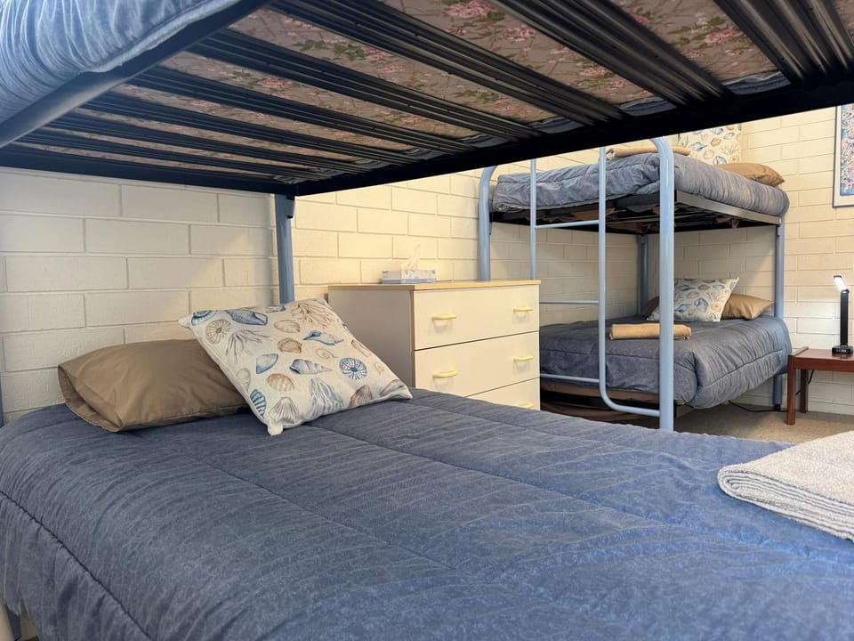 Bed, Bedroom, bunk bed